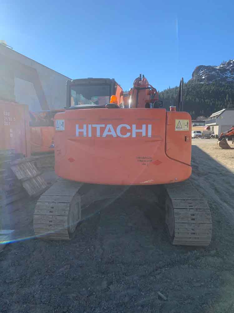 2011-Hitachi-Excavator-ZX135US-3