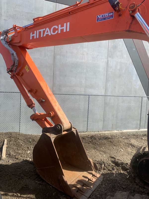 2018-Hitachi-Excavator-ZX135USK-6-boom-bucket