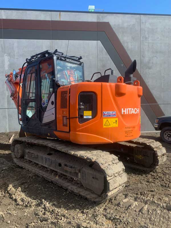 2018-Hitachi-Excavator-ZX135USK-6-side-2